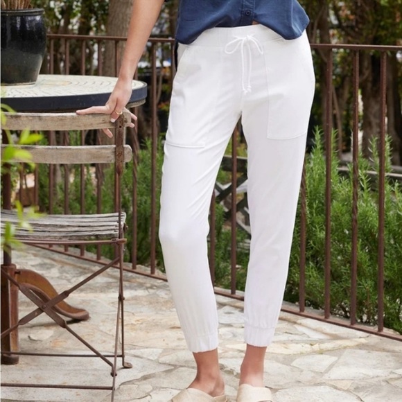 Bella Dahl The Pocket Jogger in White - Picture 1 of 10